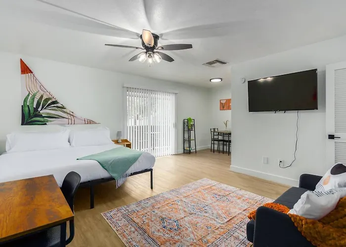 Cozy Studiopoolkingbedbalconygym
