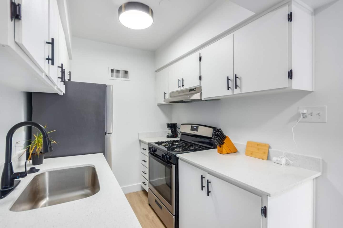 Cozy Studiopoolkingbedbalconygym Apartemen Phoenix