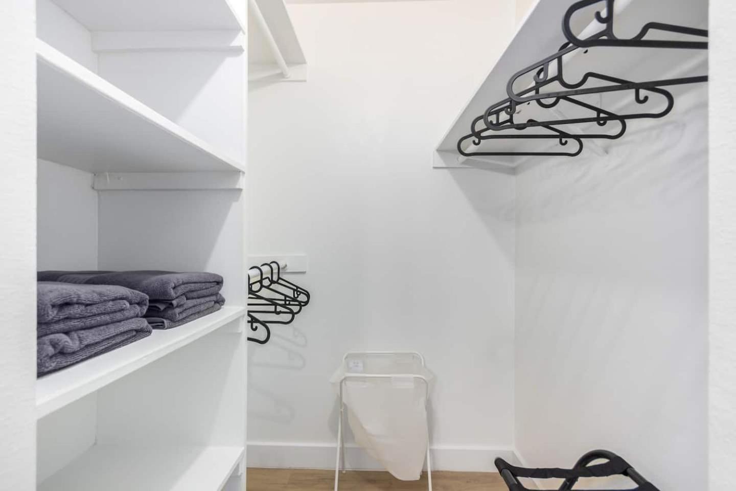 Cozy Studiopoolkingbedbalconygym *