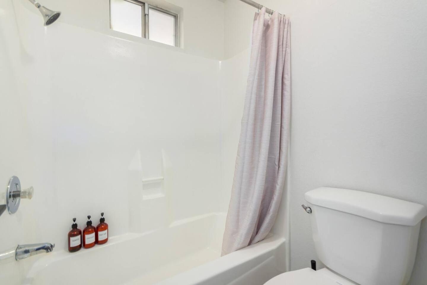 Cozy Studiopoolkingbedbalconygym Apartemen